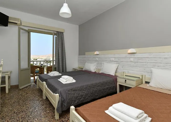 Mary Szálloda Náusza