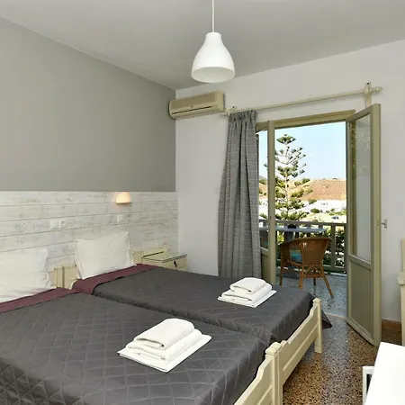 Mary מלון נאוסה